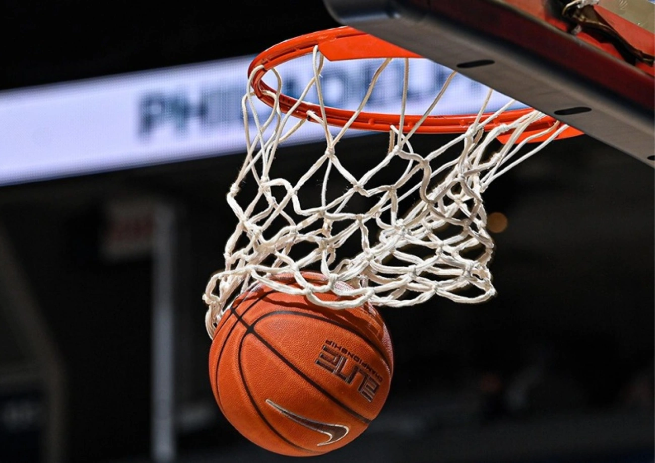 Live NBA basketball streaming on MovieBox APK
